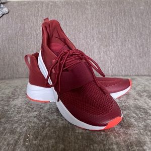 Fabletics Woman’s Zuma Studio Sneaker size 7.5